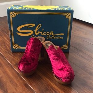 Red velvet “Sibucca” clogs, closed toe mules, heel